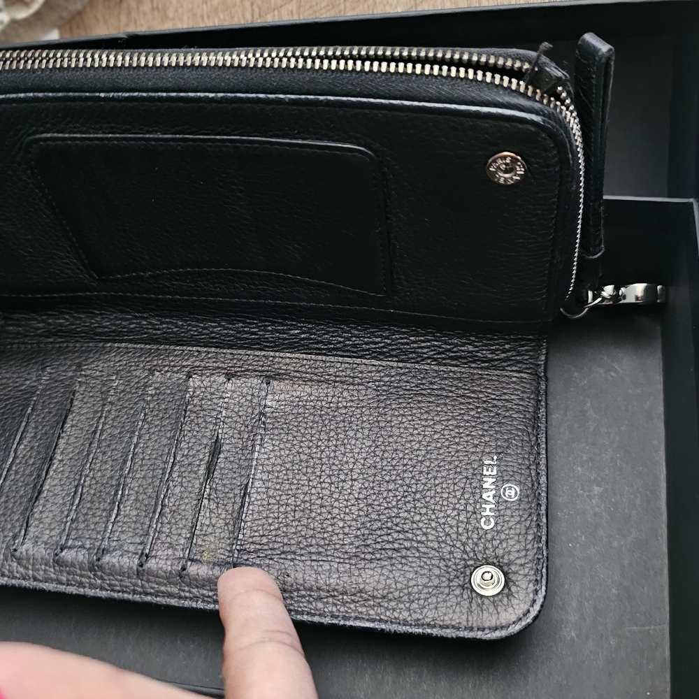 CHANEL Zip Wallet - Picture 6 of 9